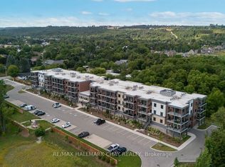 121 Mary St #203, Creemore, ON L2R5T9