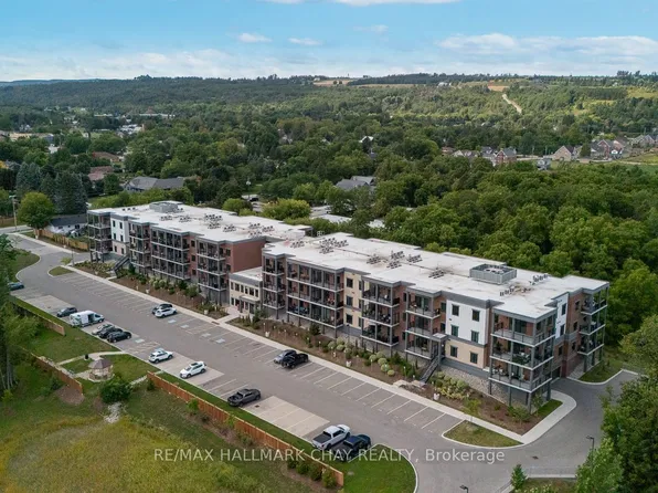 121 Mary St #203, Creemore, ON L2R 5T9