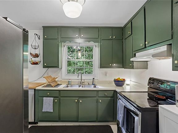 5th image of 2188 Stockbridge Dr