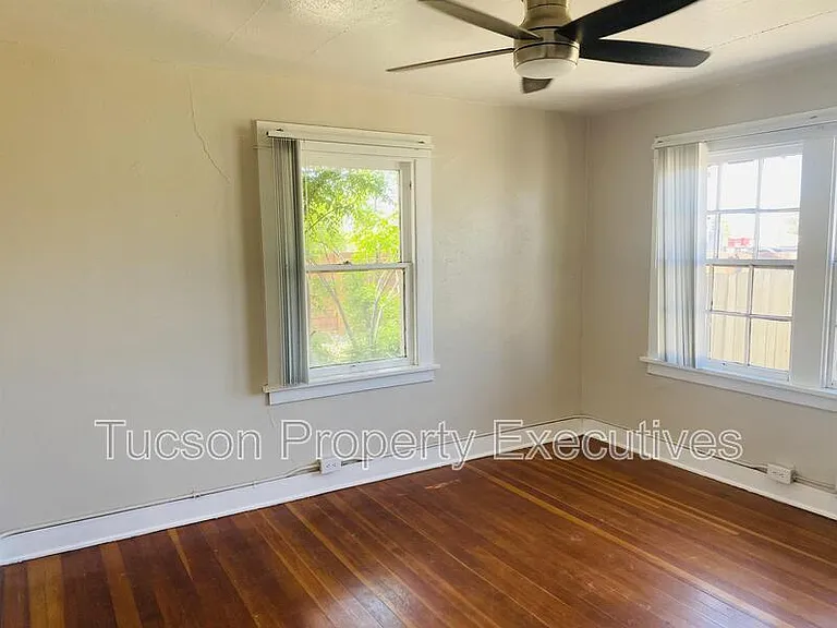 2632 N Stone Ave #9 — Photo 12