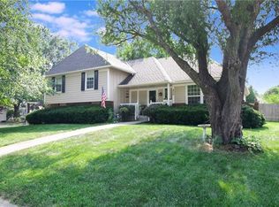 406 SE Brentwood Dr, Lees Summit, MO 64063
