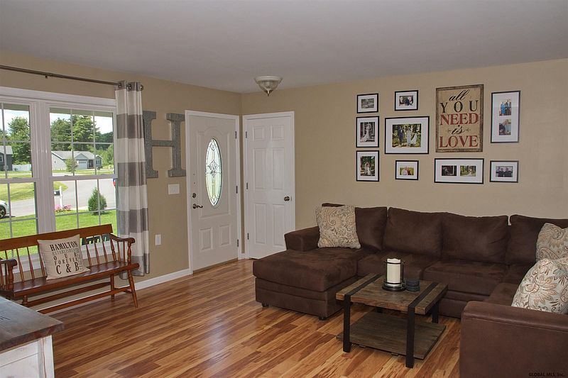 4th image of 8 QUARRY Circle