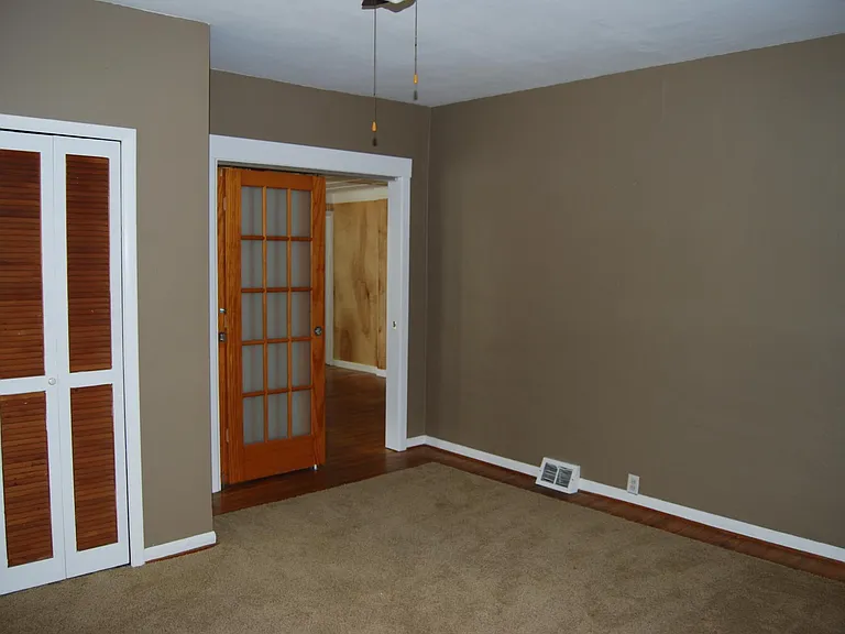 215 Center Cross St #FRONT — Photo 1
