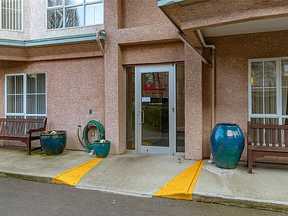 4th image of 3133 Tillicum Rd #102