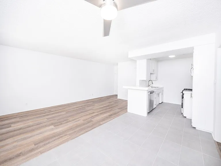336 S. Alexandria Ave — Photo 17