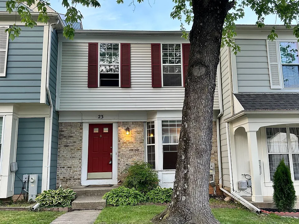 23 Woodhollow Ct