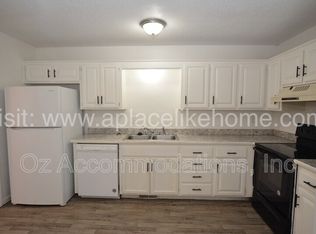611 S 13th St, Leavenworth, KS 66048
