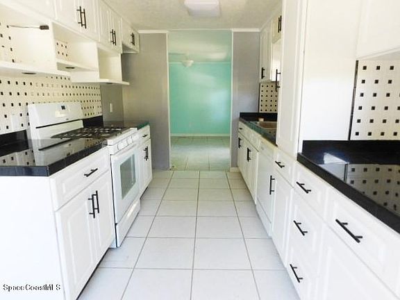 2nd image of 4719 Cambridge Dr