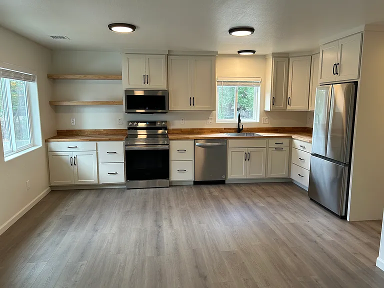 1048 Whipple St #D — Photo 4