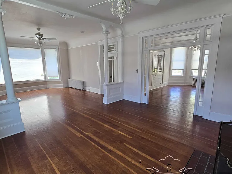 210 N Auburn St — Photo 13