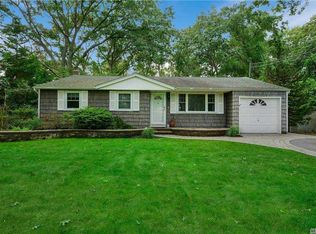 20 Mac Arthur Blvd, Hauppauge, NY 11788