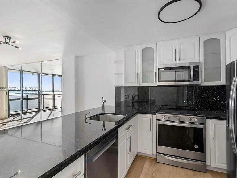600 NE 36th St #1520 — Photo 4