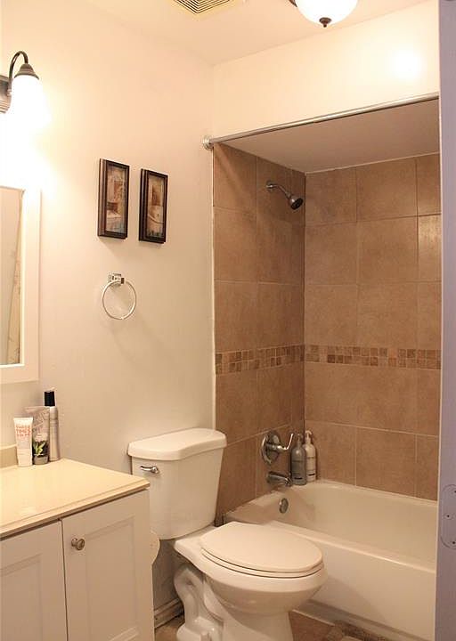 2nd image of 2212 Woodcrest Dr