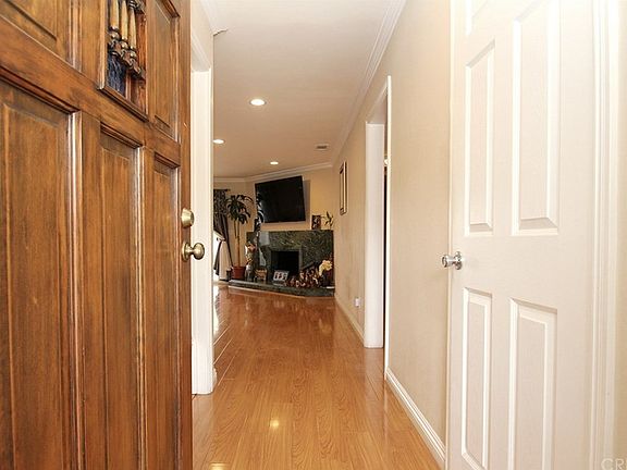 5th image of 7821 Bellaire Ave