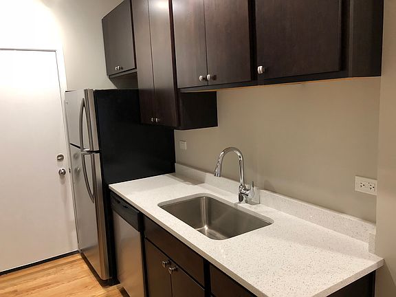 4th image of 4257 N Sawyer Ave #1