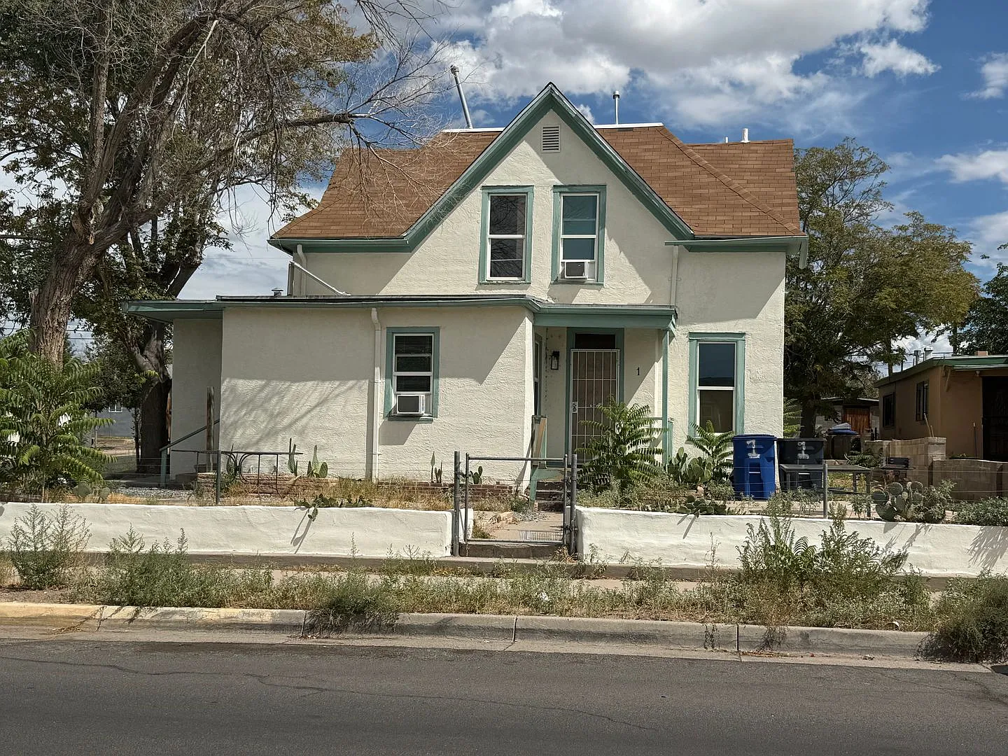 1102 Edith Blvd SE — Photo 1