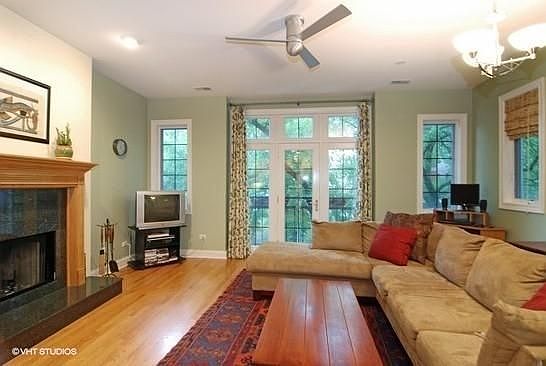 1st image of 1113 N Wood St #2