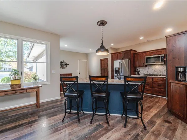303 Fiddler Ct SE, New Prague, MN 56071