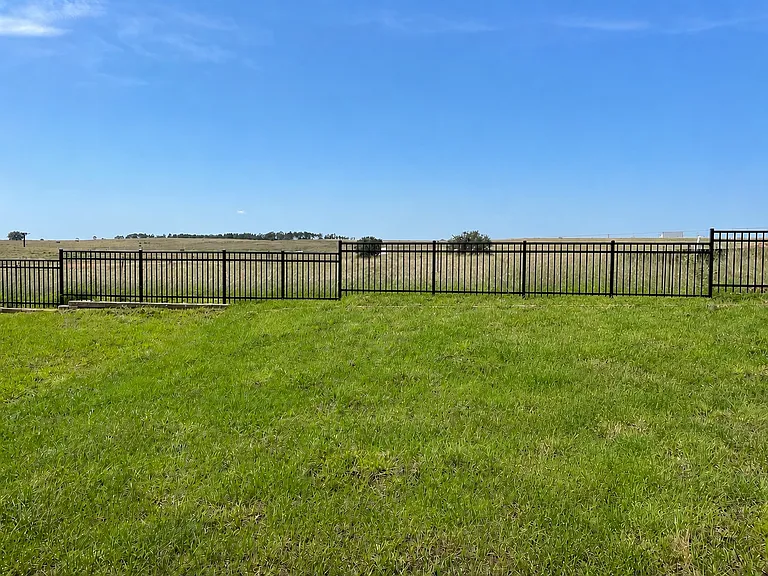 2988 Armstrong Ave — Photo 5