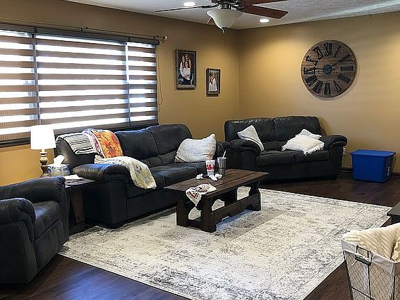 2nd image of 1302 Valerie Ave