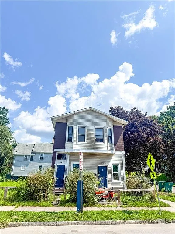 2 bed, 2.0 bath, 2200 sqft, $1,375 — Photo 1
