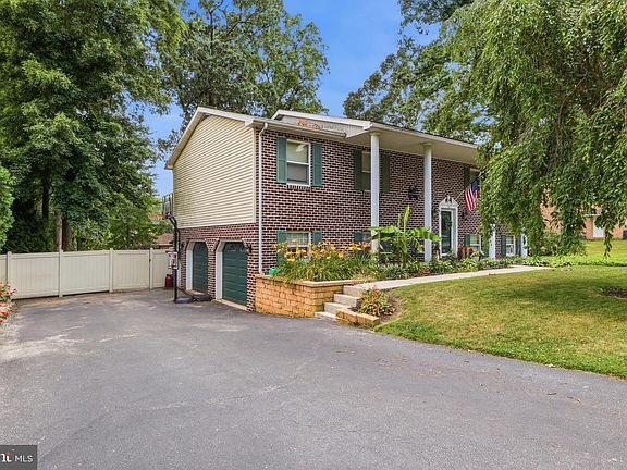 3rd image of 62 Laurel Dr