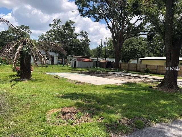 2nd image of 419 Twin Lakes Cir