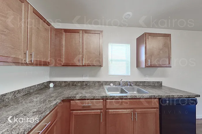 305 NE 23rd Terrace Cpe — Photo 7