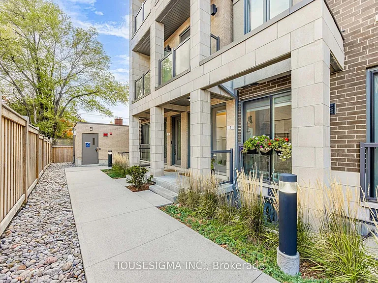 713 Lawrence Ave W #5 — Photo 3