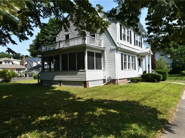 33 White Pkwy, North Smithfield, RI 02896