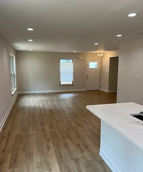 282 N East St — Photo 7