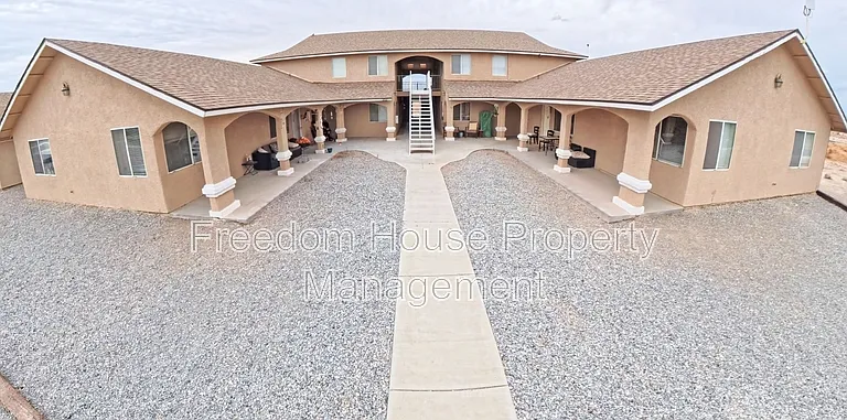 2321 E Calvada Blvd #6 — Photo 1