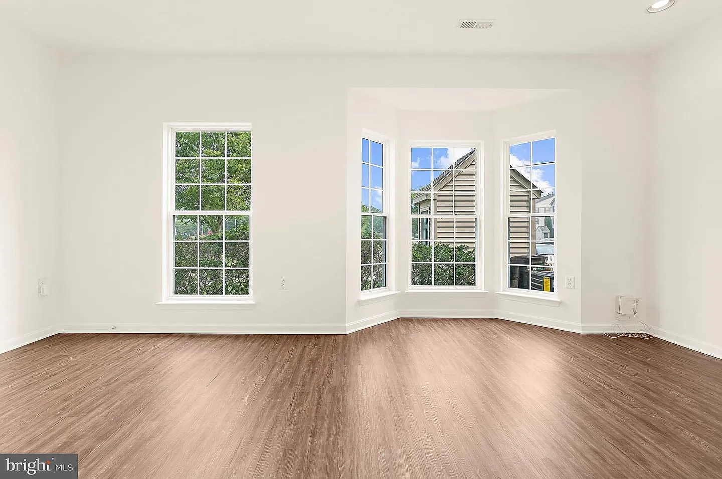 3 bed, 1892 sqft, $2,599 — Photo 3