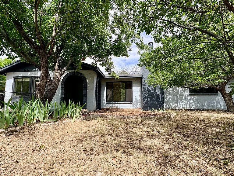 2804 N Jamison Blvd — Photo 1