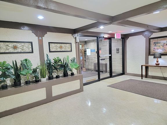 4th image of 2 Elmwood Park Dr APT 322