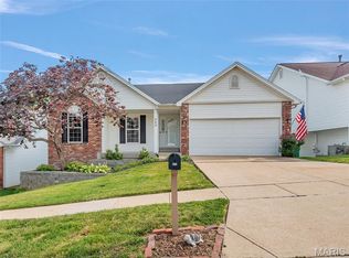 542 Winter Garden Dr, Fenton, MO