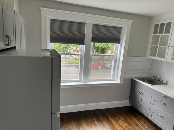 3 Mount Vernon St APT 4, Melrose, MA 02176