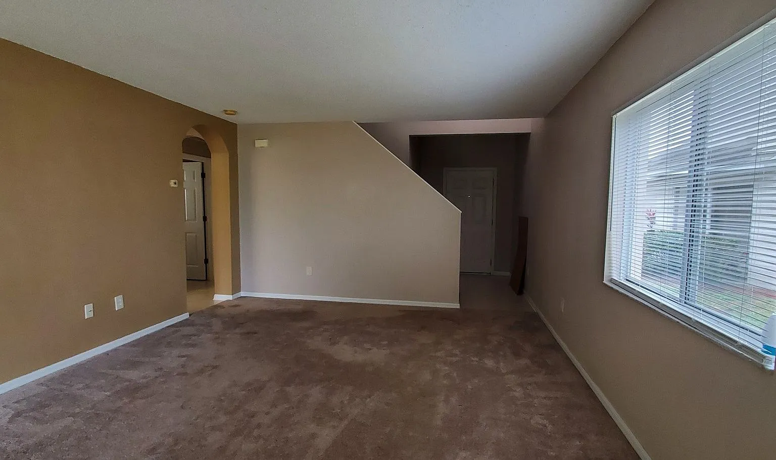 Beautiful 3-Bedroom, 2.5-Bathroomn Home w/Waterview in Riverview — Photo 4
