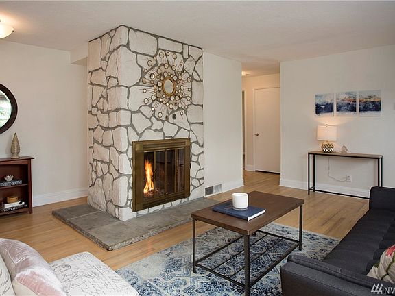 Gas fireplace
