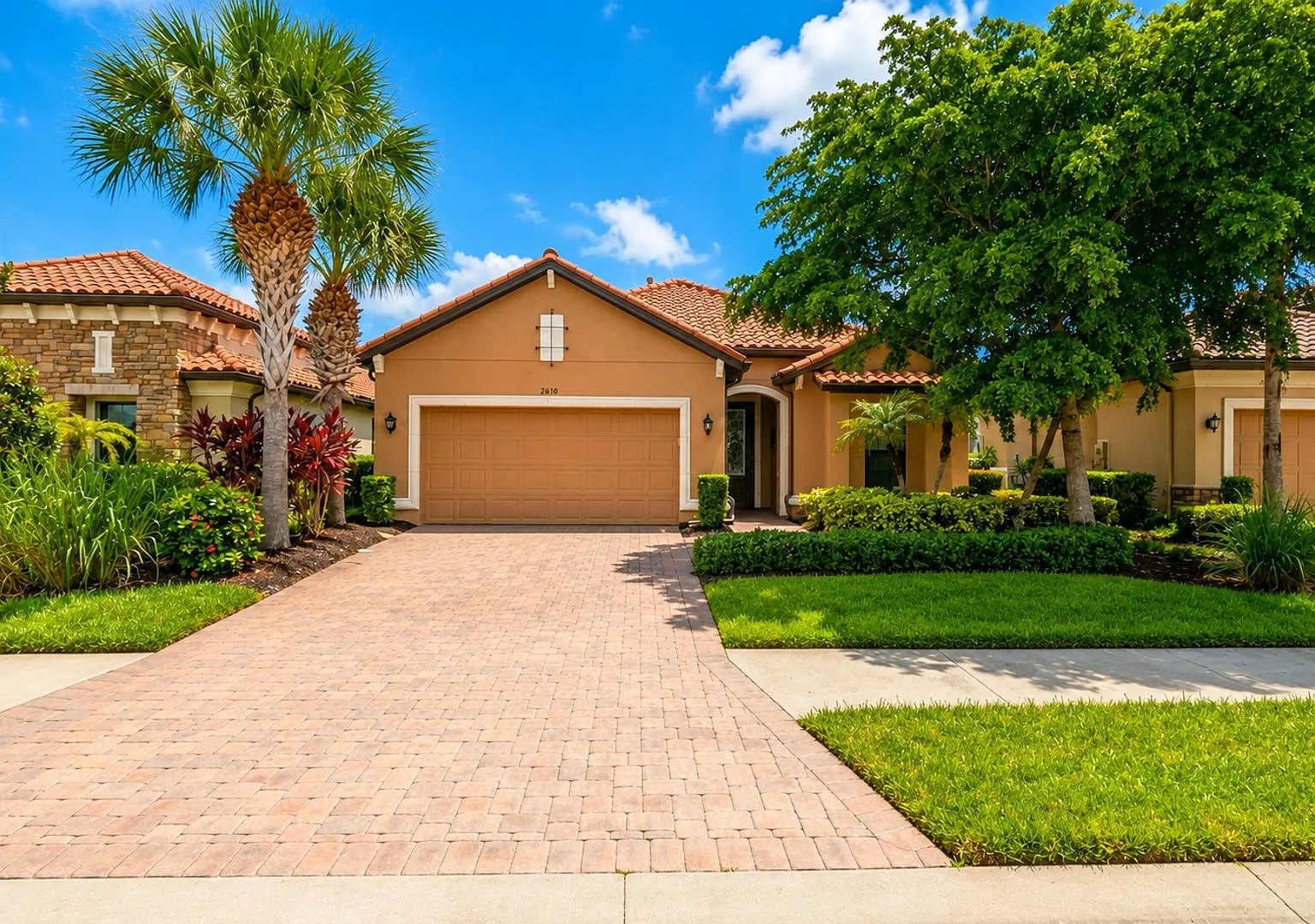 3-bedroom, 2-bath vacation home, tastefully decorated in the Esplanade at Siesta Key — Photo 1