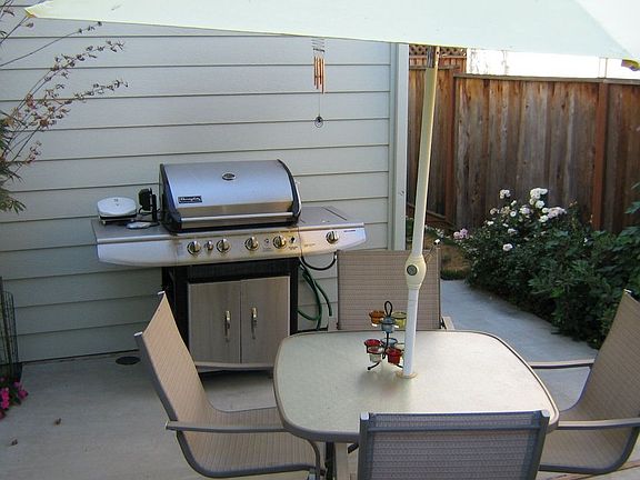 4th image of 1377 Jones St