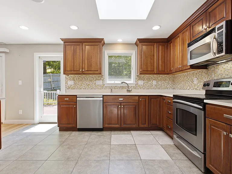 55 Robbie Rd — Photo 17
