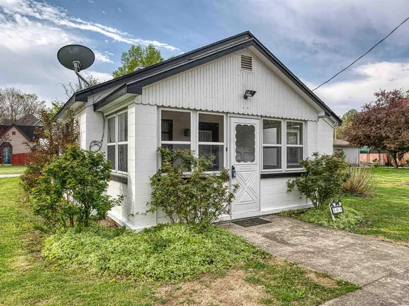 303 W Brummitt St, Owensville, IN 47665
