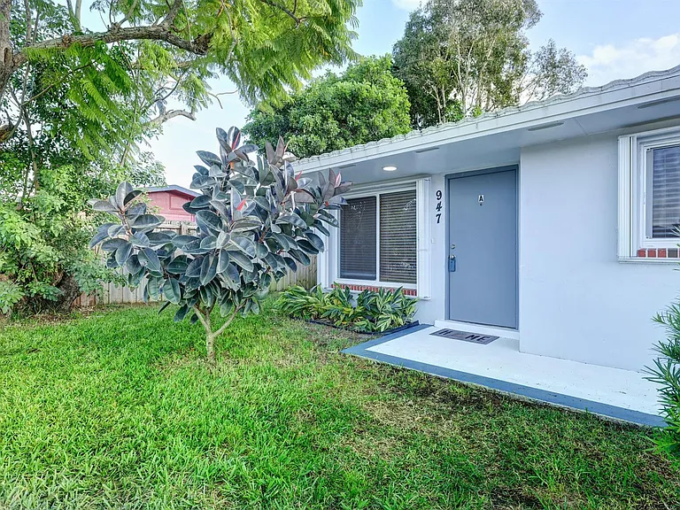 947 Fra Mar Pl — Photo 1