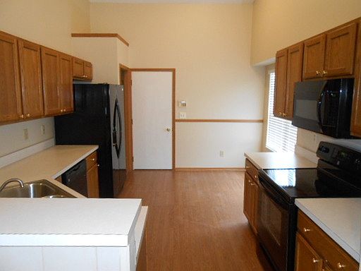 4th image of 3595 Lake Albert Way