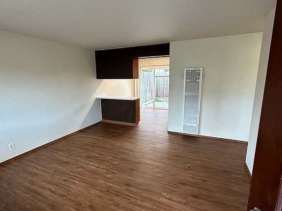 4th image of 24039 Park St APT 2