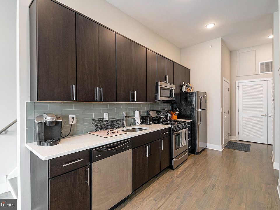 1st image of 1607 Catharine St APT 3F