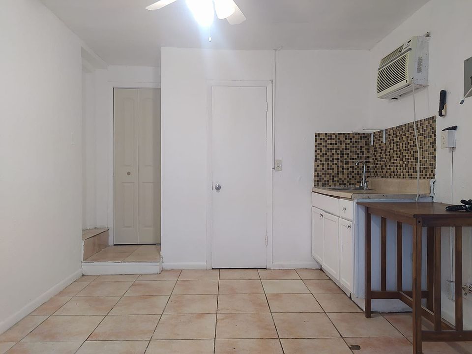 2nd image of 1224 NW 41st St #3