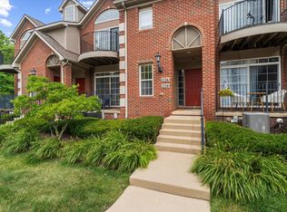 228 W Oakbrook Dr, Ann Arbor, MI 48103