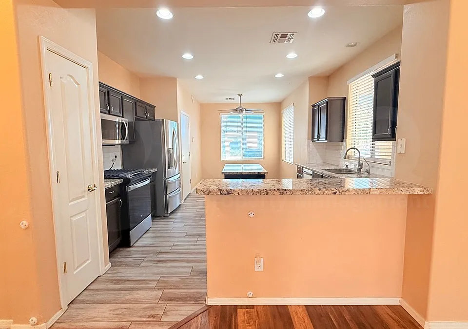 7062 W Pontiac Dr